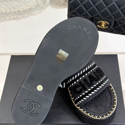 THICK SOLE WEDGE SLIPPERS IN BLACK DENIM FABRIC