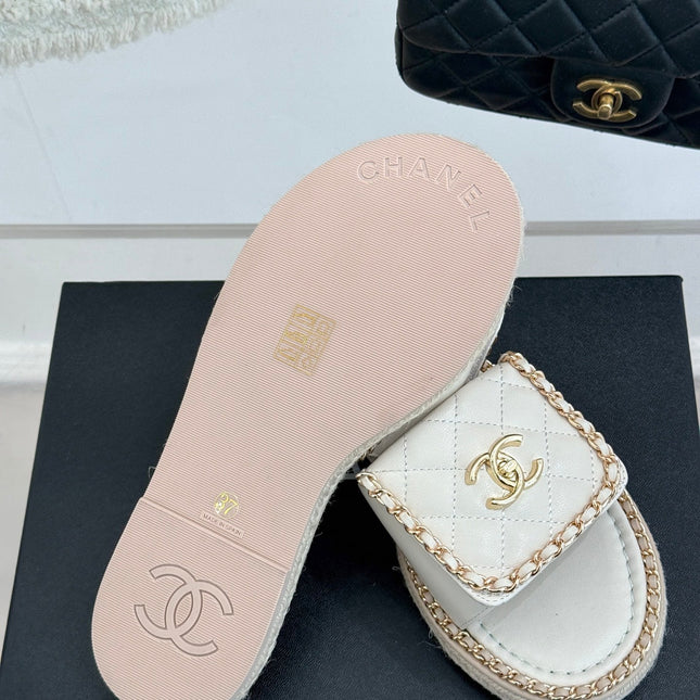 FLAT CHAIN HEART SLIPPER IN WHITE LAMBSKIN