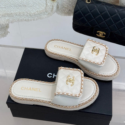 FLAT CHAIN HEART SLIPPER IN WHITE LAMBSKIN