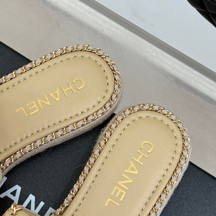 FLAT CHAIN HEART SLIPPER IN BISQUE BEIGE LAMBSKIN