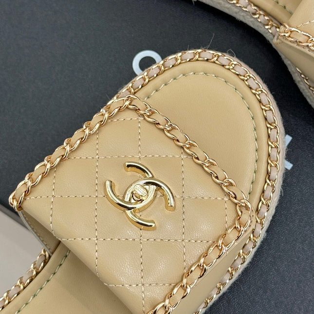 FLAT CHAIN HEART SLIPPER IN BISQUE BEIGE LAMBSKIN