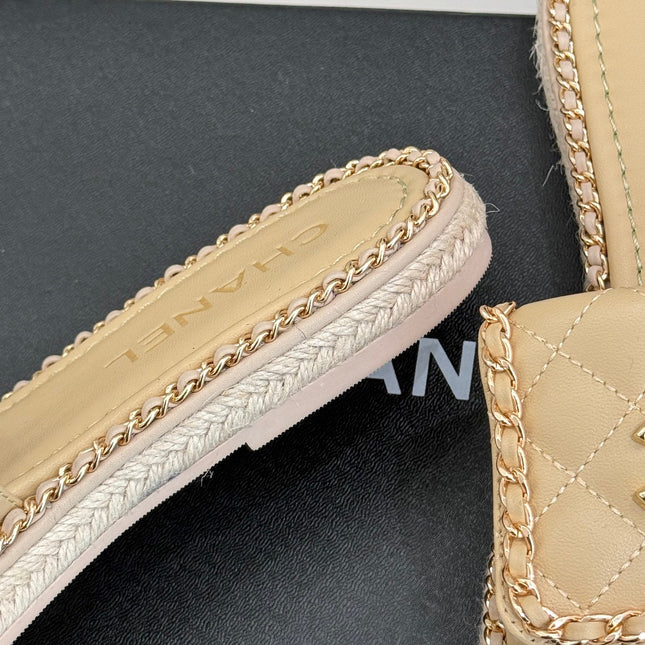 FLAT CHAIN HEART SLIPPER IN BISQUE BEIGE LAMBSKIN