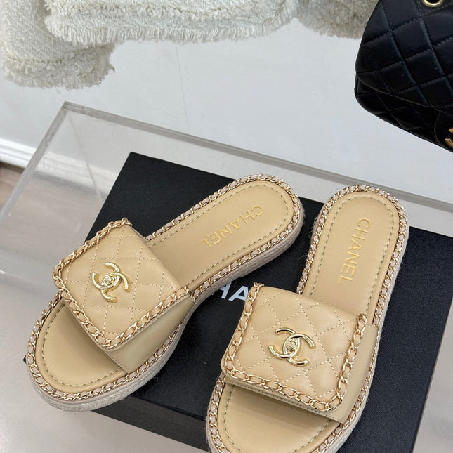 FLAT CHAIN HEART SLIPPER IN BISQUE BEIGE LAMBSKIN