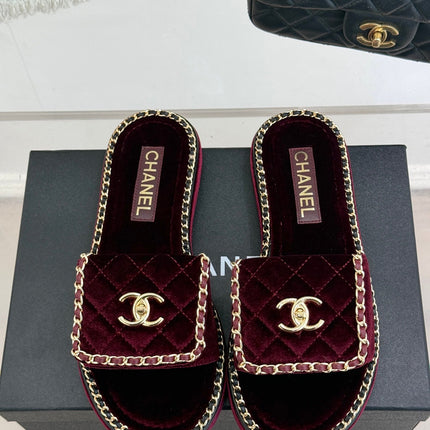 FLAT CHAIN HEART SLIPPER IN PLUM PURPLE VELVET