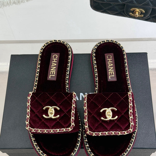 FLAT CHAIN HEART SLIPPER IN PLUM PURPLE VELVET