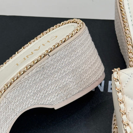 THICK-SOLED CHAIN HEART SLIPPER IN WHITE LAMBSKIN