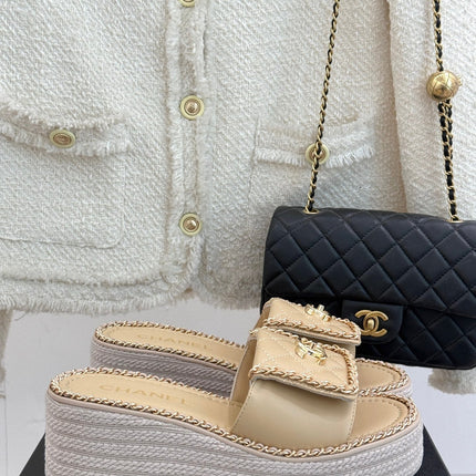 THICK-SOLED CHAIN HEART SLIPPER IN BISQUE BEIGE LAMBSKIN