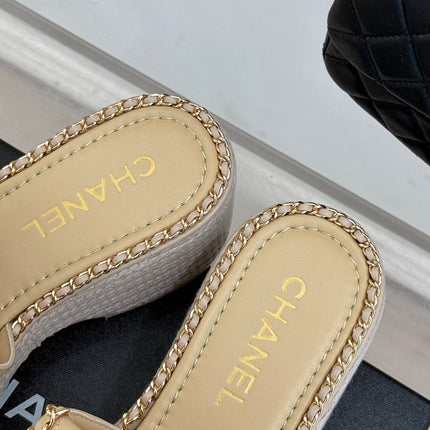 THICK-SOLED CHAIN HEART SLIPPER IN BISQUE BEIGE LAMBSKIN