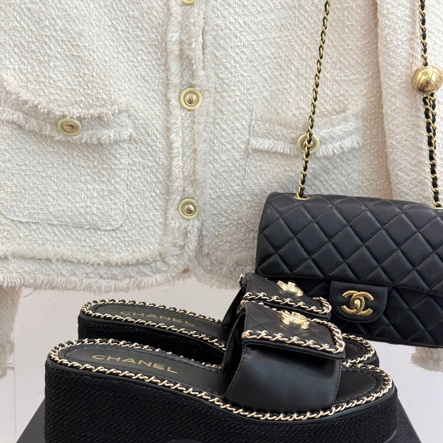 THICK-SOLED CHAIN HEART SLIPPER IN BLACK LAMBSKIN