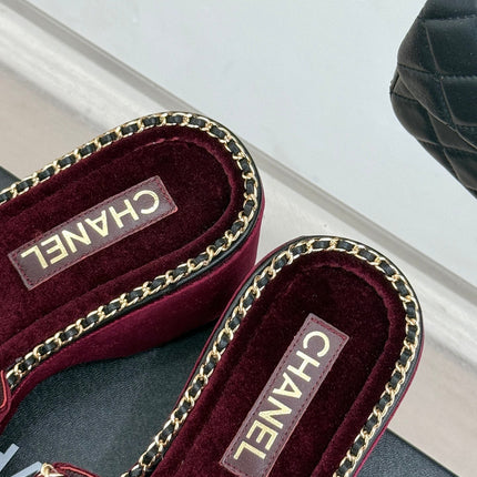 THICK-SOLED CHAIN HEART SLIPPER IN PLUM PURPLE VELVET