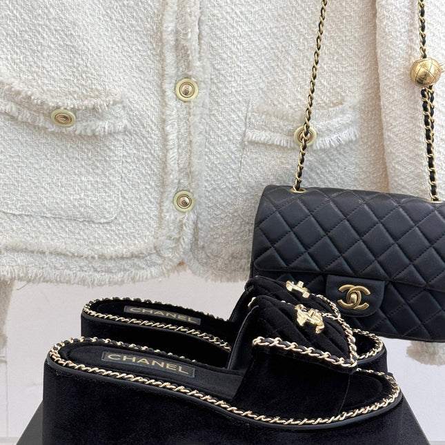 THICK-SOLED CHAIN HEART SLIPPER IN BLACK VELVET