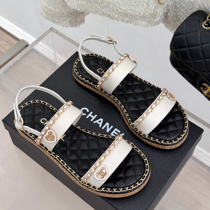FLAT CHAIN HEART SANDAL IN WHITE LAMBSKIN