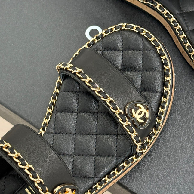 FLAT CHAIN HEART SANDAL IN BLACK LAMBSKIN