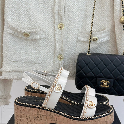THICK-SOLED CHAIN HEART SANDAL IN WHITE LAMBSKIN