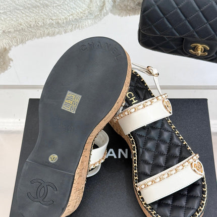 THICK-SOLED CHAIN HEART SANDAL IN WHITE LAMBSKIN