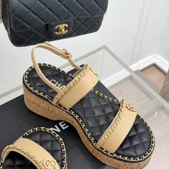 THICK-SOLED CHAIN HEART SANDAL IN BISQUE BEIGE LAMBSKIN