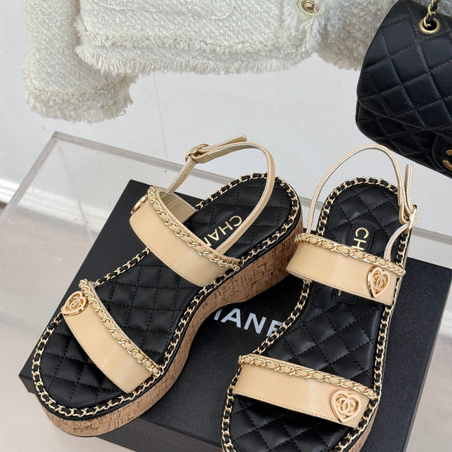 THICK-SOLED CHAIN HEART SANDAL IN BISQUE BEIGE LAMBSKIN