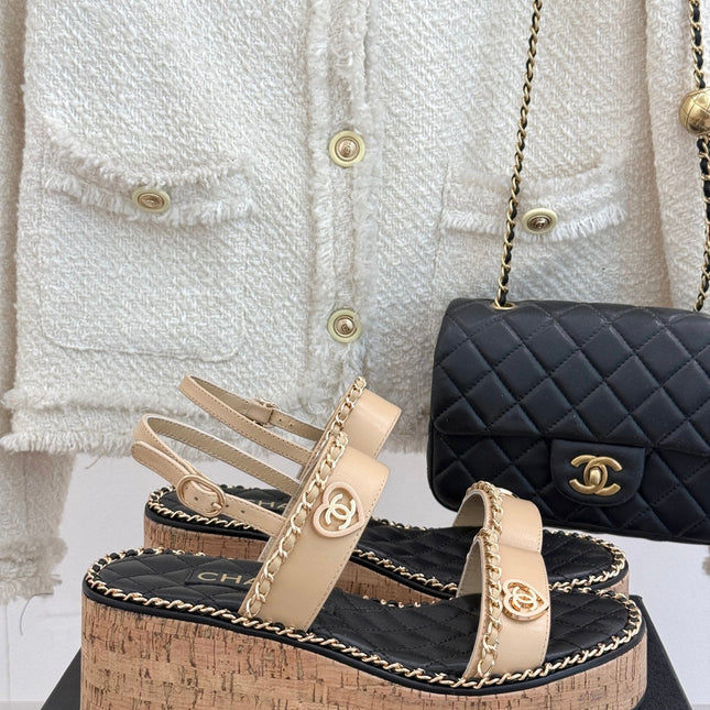 THICK-SOLED CHAIN HEART SANDAL IN BISQUE BEIGE LAMBSKIN