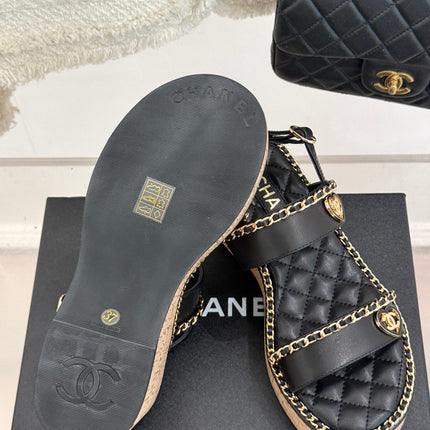 THICK-SOLED CHAIN HEART SANDAL IN BLACK LAMBSKIN