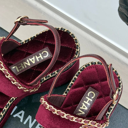 THICK-SOLED CHAIN HEART SANDAL IN PLUM PURPLE VELVET