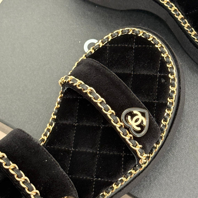 THICK-SOLED CHAIN HEART SANDAL IN BLACK VELVET