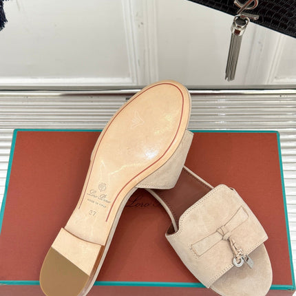 FLAT SANDALS IN BEIGE SUEDE AND LAMBSKIN