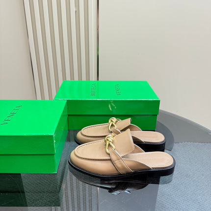 ASTAIRE MULE IN LIGHT BROWN CALFSKIN WITH GOLD HARDWARE