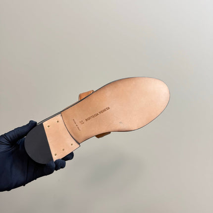 ASTAIRE MULE IN CINNAMON BROWN CALFSKIN WITH GOLD HARDWARE