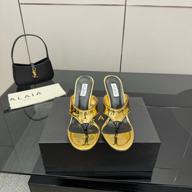 ALAIA HEELED THONG 25S IN GOLD PATENT LEATHER