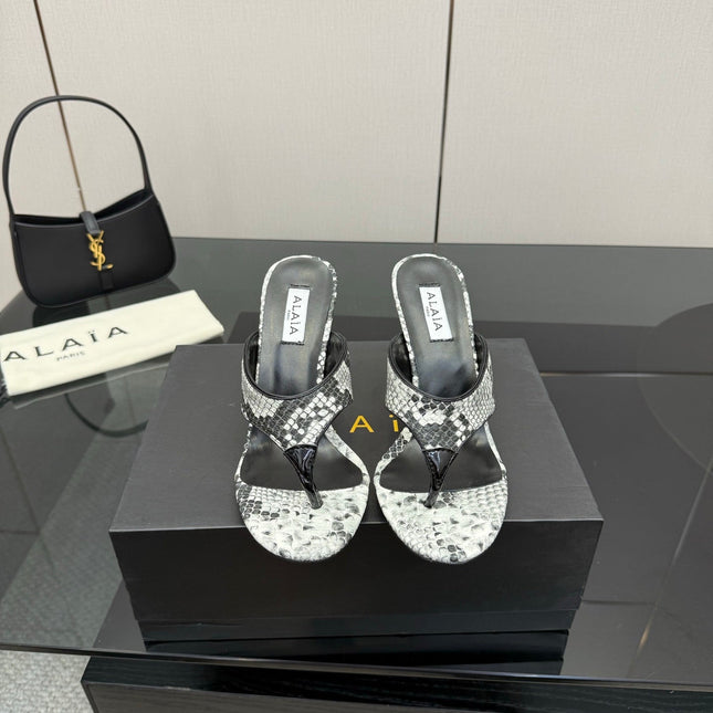 ALAIA HEELED THONG 25S IN WHITE AND BLACK LAMBSKIN SNAKE-EMBOSSED