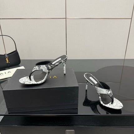ALAIA HEELED THONG 25S IN WHITE AND BLACK LAMBSKIN SNAKE-EMBOSSED