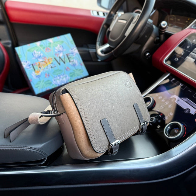 XS MILITARY MESSENGER 25 BAG IN LIGHT BROWN CALFSKIN