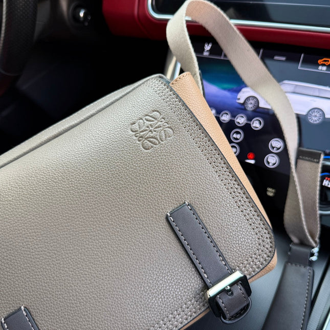 XS MILITARY MESSENGER 25 BAG IN LIGHT BROWN CALFSKIN