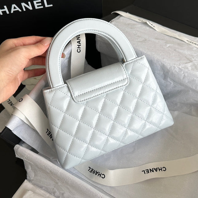 CHANEL VINTAGE KELLY 25S 19 CM IN PASTEL MINT GREEN LAMBSKIN WITH GOLD HARDWARE