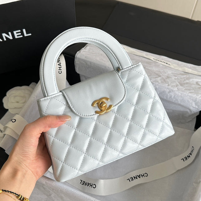 CHANEL VINTAGE KELLY 25S 19 CM IN PASTEL MINT GREEN LAMBSKIN WITH GOLD HARDWARE