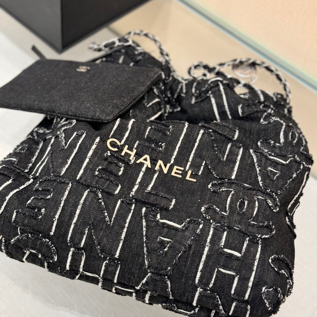CHANEL 22 BAG 25S 42 CM IN BLACK DENIM