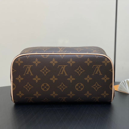 TOILETRY BAG 24 IN BROWN MONOGRAM CANVAS