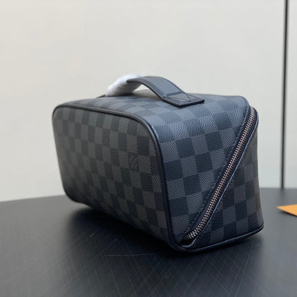 TOILETRY BAG 24 IN BLACK DAMIER GRAPHITE CANVAS