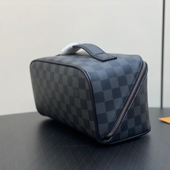TOILETRY BAG 24 IN BLACK DAMIER GRAPHITE CANVAS