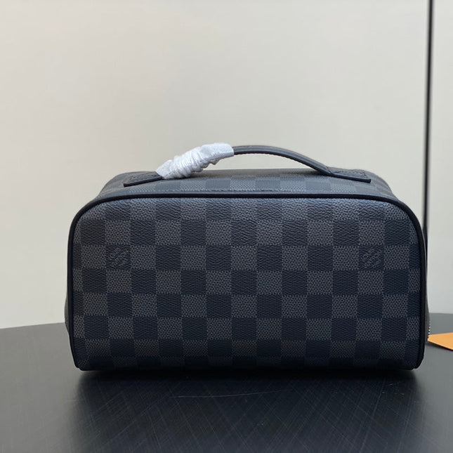 TOILETRY BAG 24 IN BLACK DAMIER GRAPHITE CANVAS
