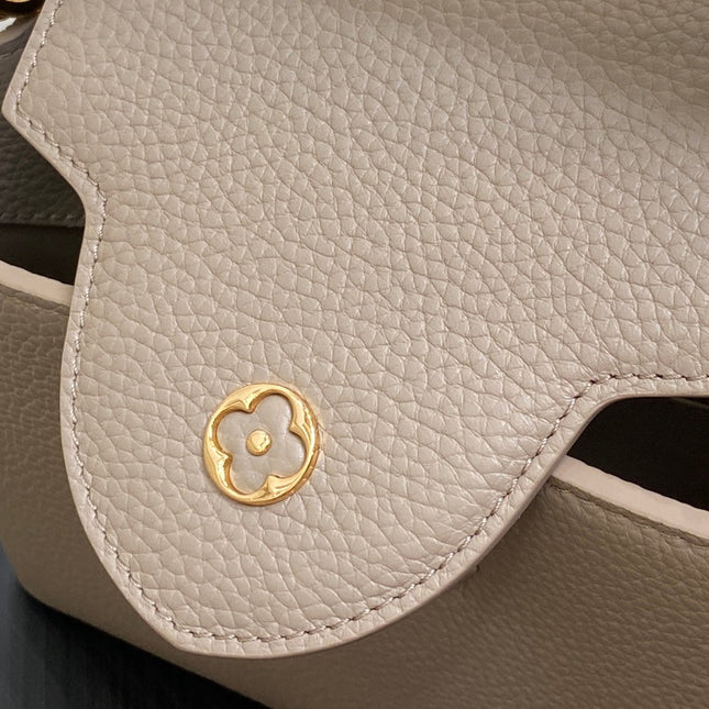 CAPUCINES MM 31 IN KHAKI BROWN TAURILLON