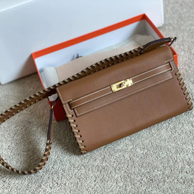 KELLY CLASSIQUE TO GO WALLET 20 IN CHOCOLATE BROWN CALFSKIN WITH GOLD HARDWARE