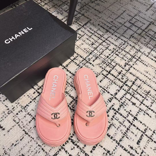 THICK-SOLED THONG SLIPPERS IN BRIGHT PINK CALFSKIN
