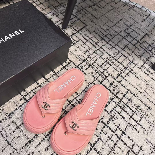 THICK-SOLED THONG SLIPPERS IN BRIGHT PINK CALFSKIN