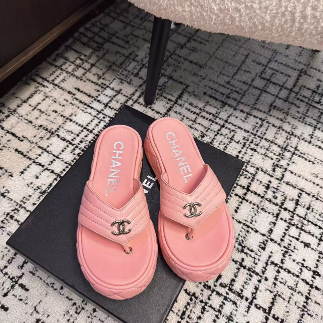 THICK-SOLED THONG SLIPPERS IN BRIGHT PINK CALFSKIN