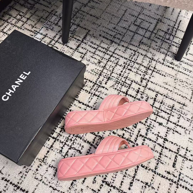 THICK-SOLED THONG SLIPPERS IN BRIGHT PINK CALFSKIN