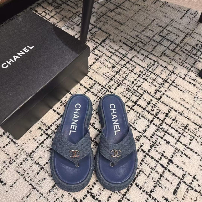 THICK-SOLED THONG SLIPPERS IN NAVY BLUE DENIM