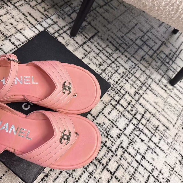 THICK-SOLED THONG SANDAL IN BRIGHT PINK LAMBSKIN