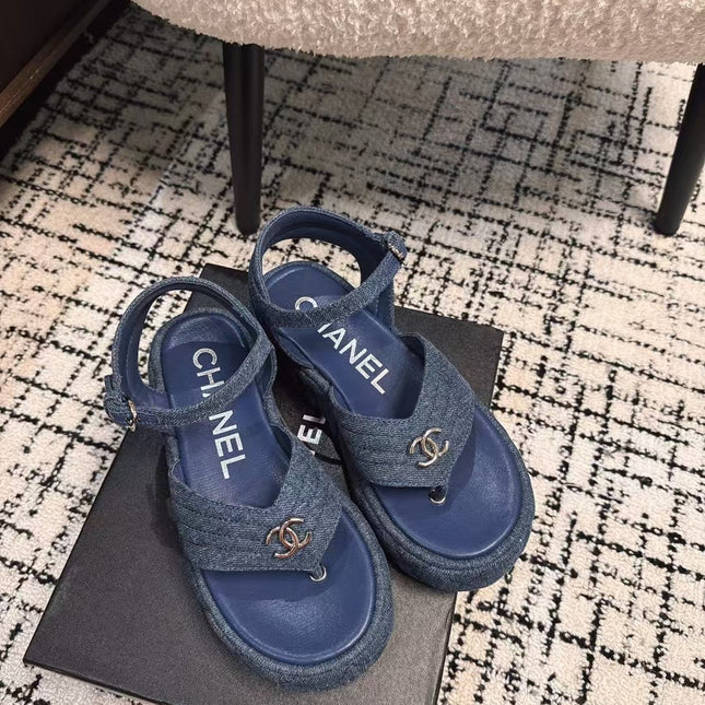 THICK-SOLED THONG SANDAL IN NAVY BLUE DENIM