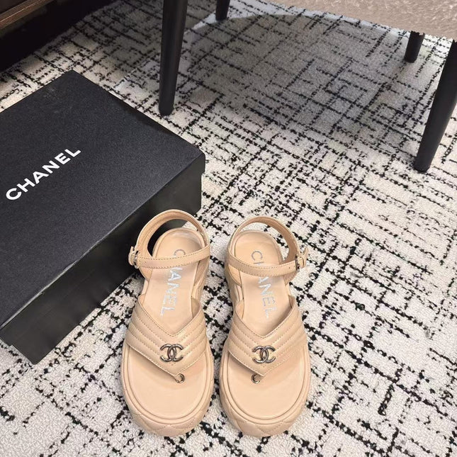 THICK-SOLED THONG SANDAL IN MACAROON BEIGE LAMBSKIN